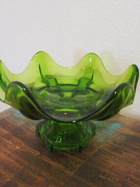 BEAUTIFUL VINTAGE MCM VIKING GLASS LARGE 8.25" GREEN 6 PETAL FOOTED COMPOTE